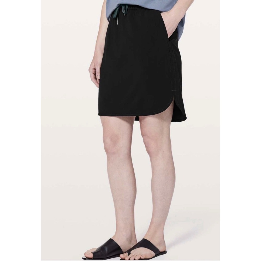 Lululemon On the Fly Skirt Luxtreme Size 8 Black Women